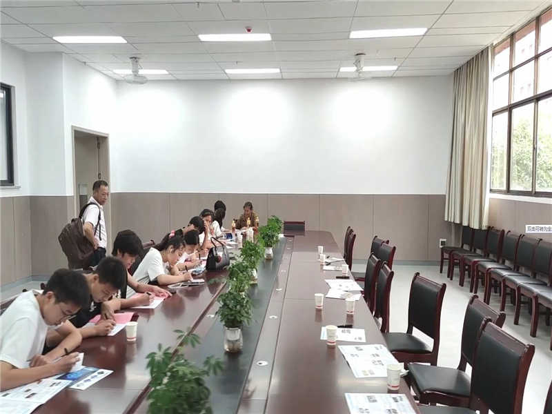 學生選擇自己喜歡的專業